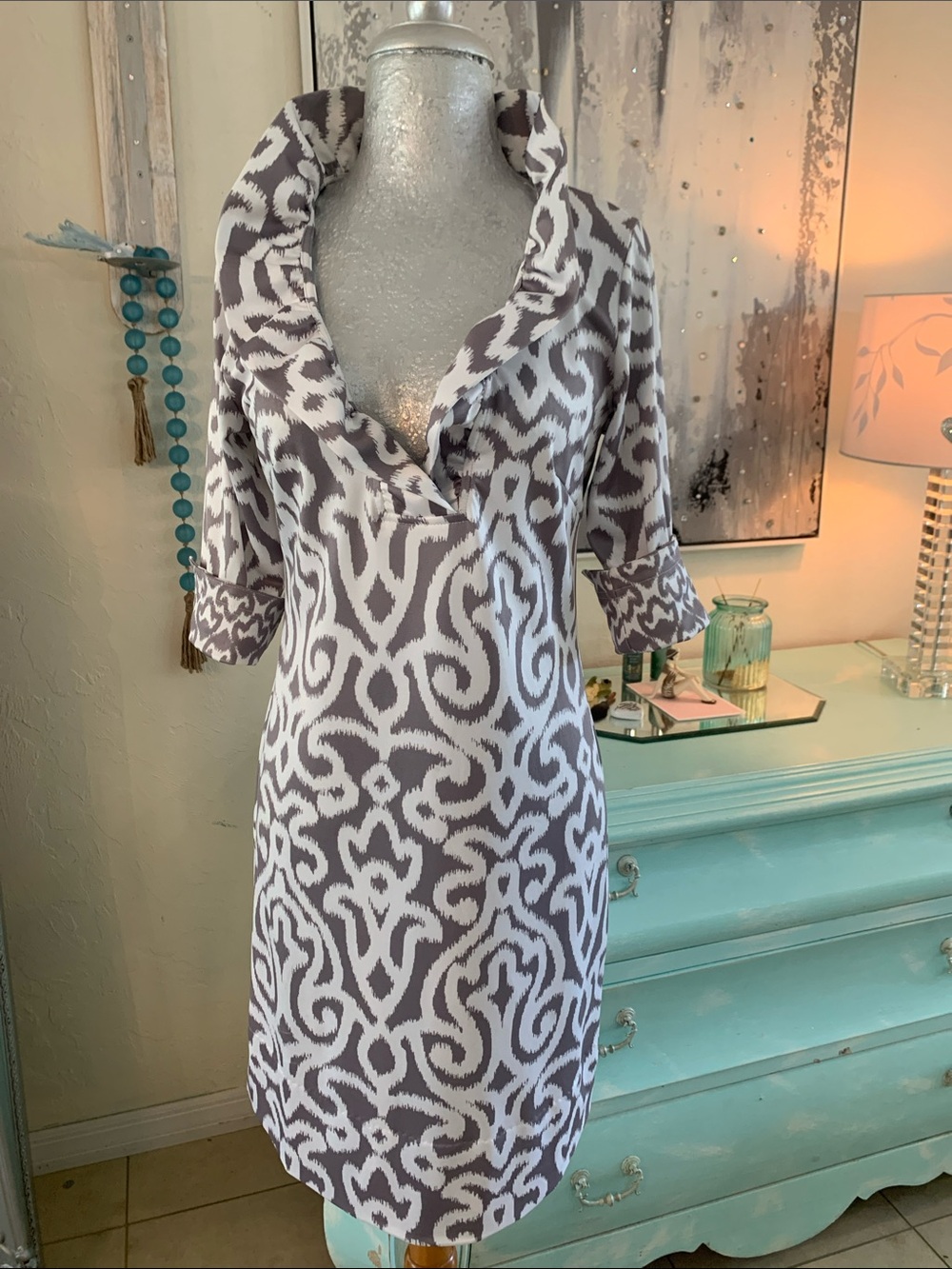 Gretchen Scott ruffle neck, gray and white dress size XS 🦐 Shrimp